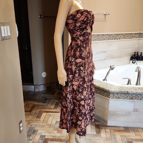 Francesca's Collections Brown Floral Strapless Dress - Picture 3 of 13